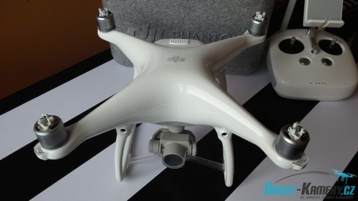 Unboxing DJI Phantom 4 – co má společného s Porsche 911?