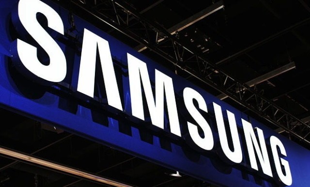 Samsung si nechal patentovat létající displej. Bude nás obtěžovat reklama na každém kroku?